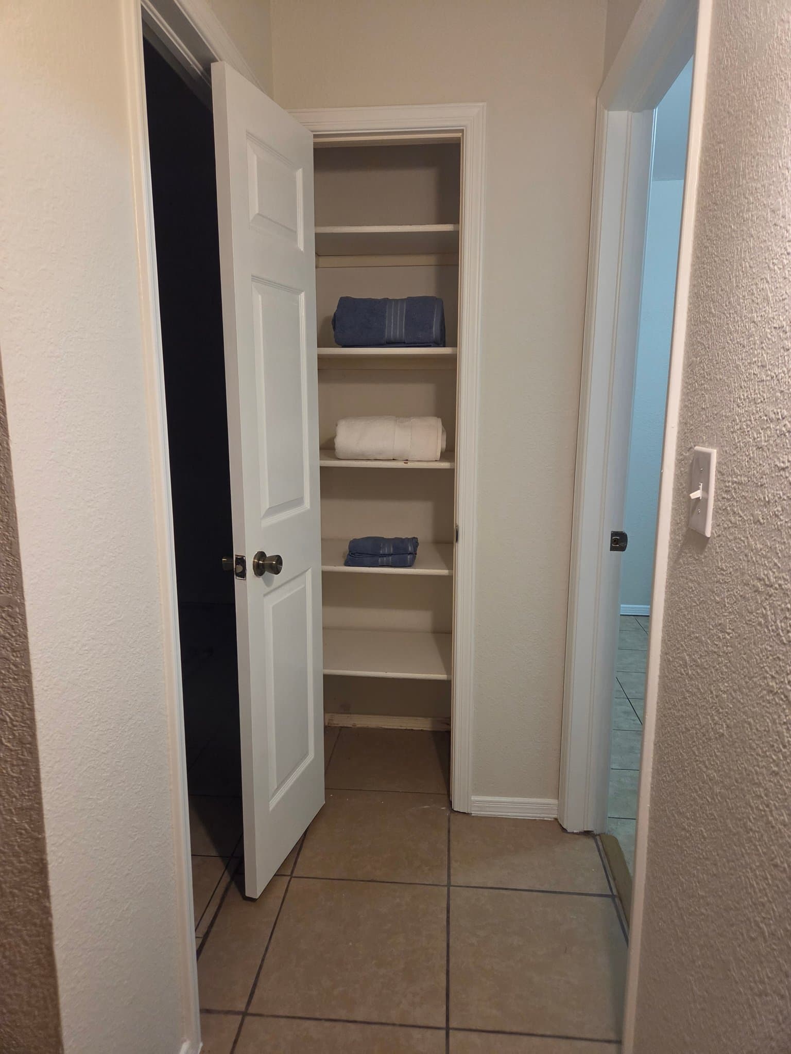 El Paso Single Room: 2429 Alan Duncan Lane