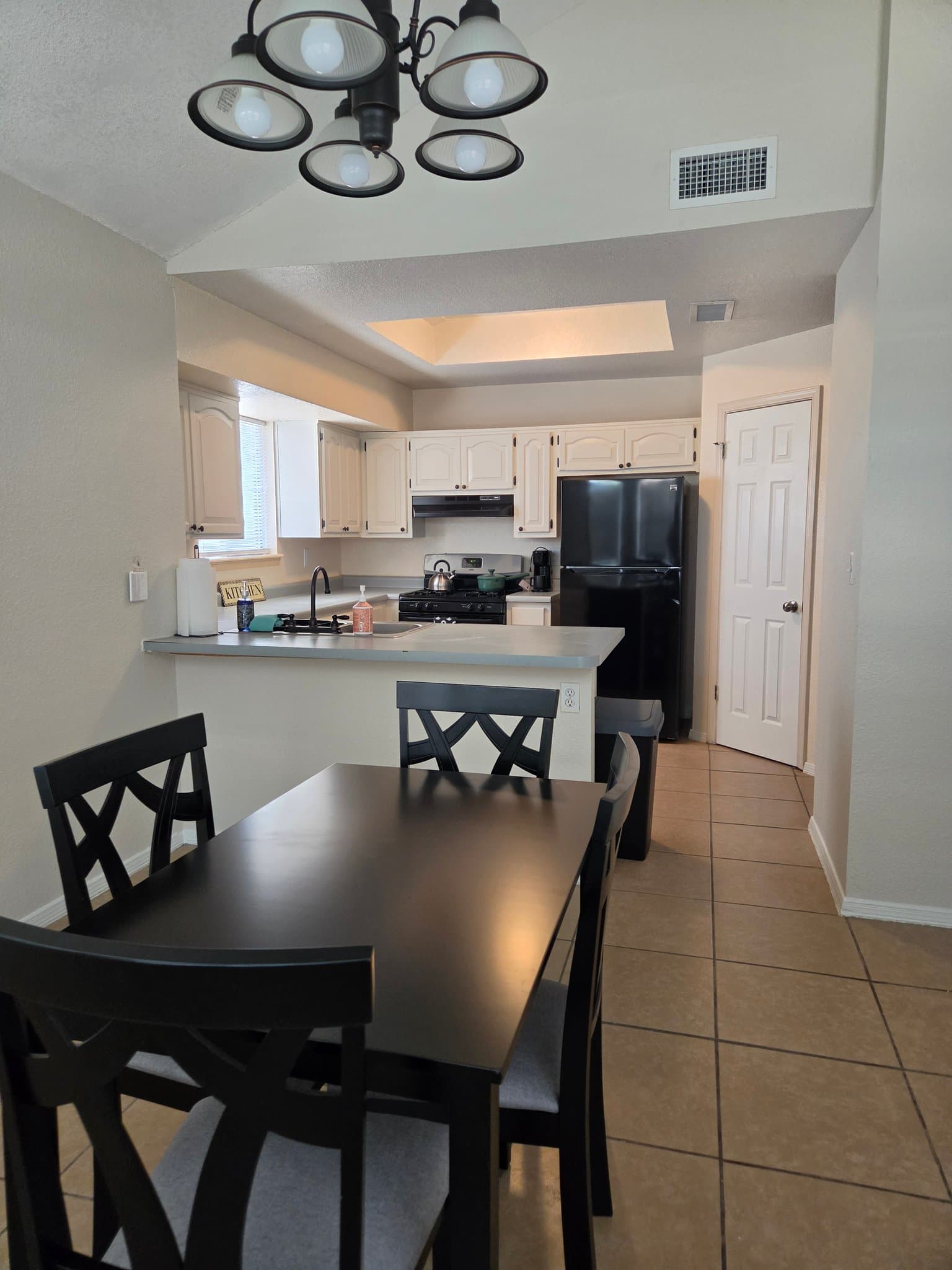 El Paso Single Room: 2429 Alan Duncan Lane