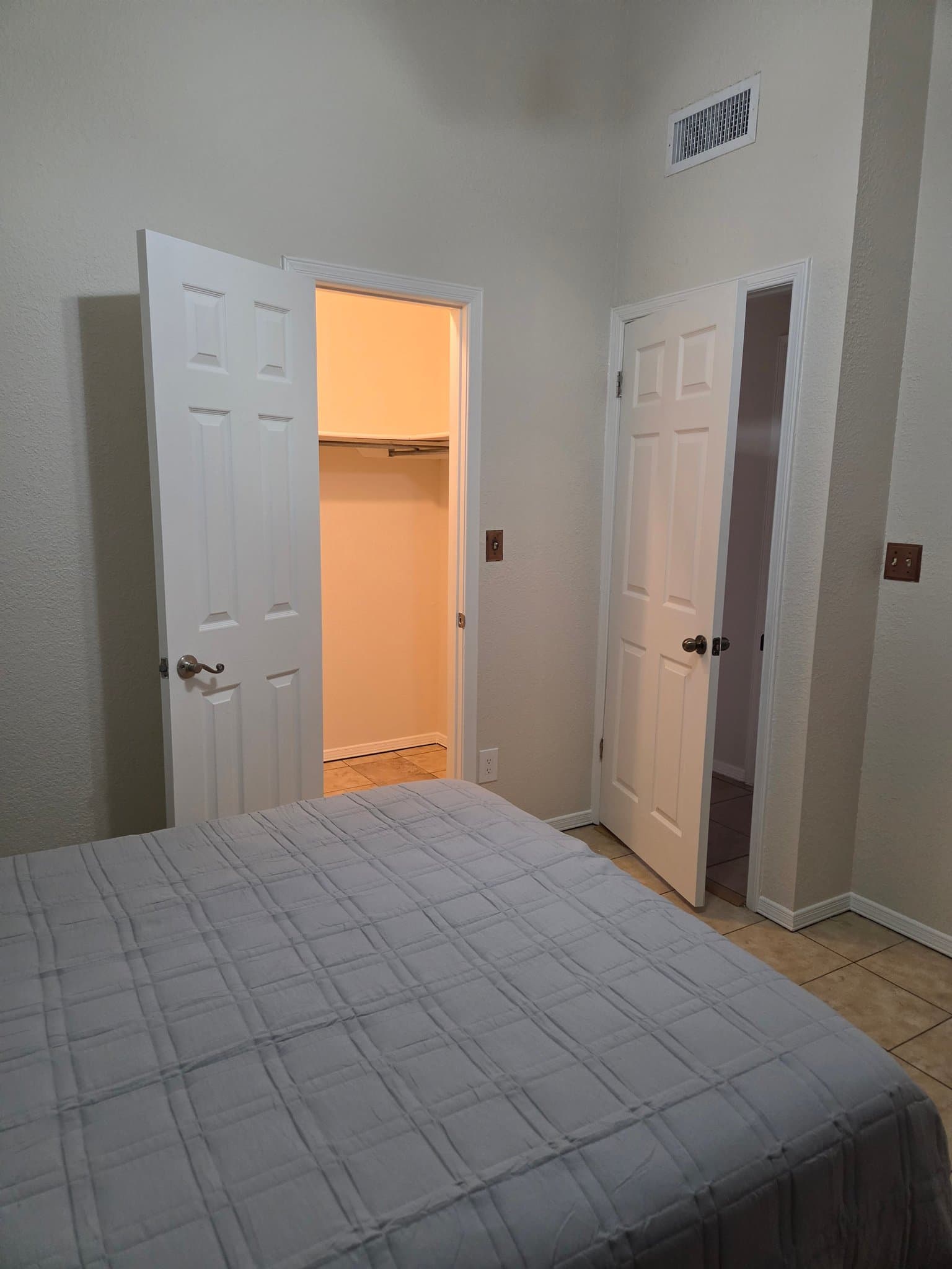 El Paso Single Room: 2429 Alan Duncan Lane
