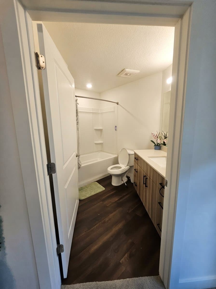 Ogden Single Room: 1895 Wall Ave