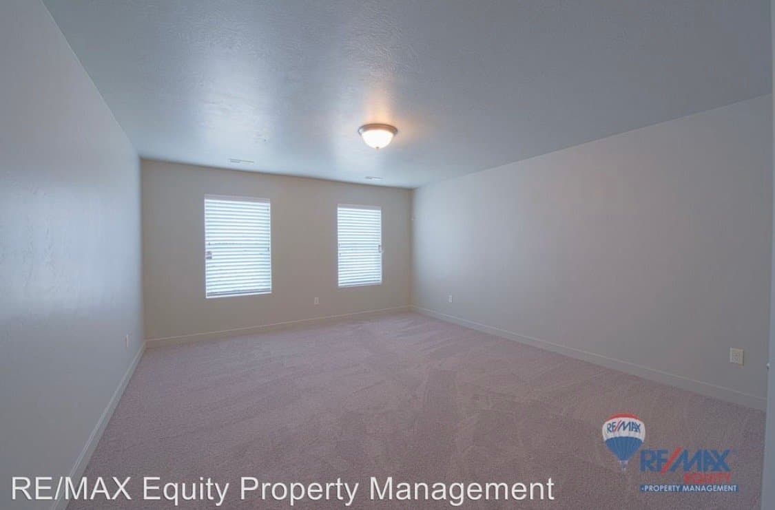 Herriman Townhome: 14426 S Ferndale Way