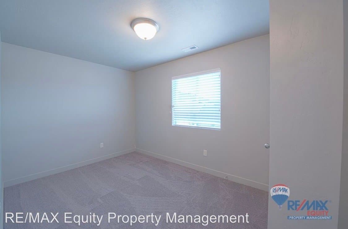 Herriman Townhome: 14426 S Ferndale Way