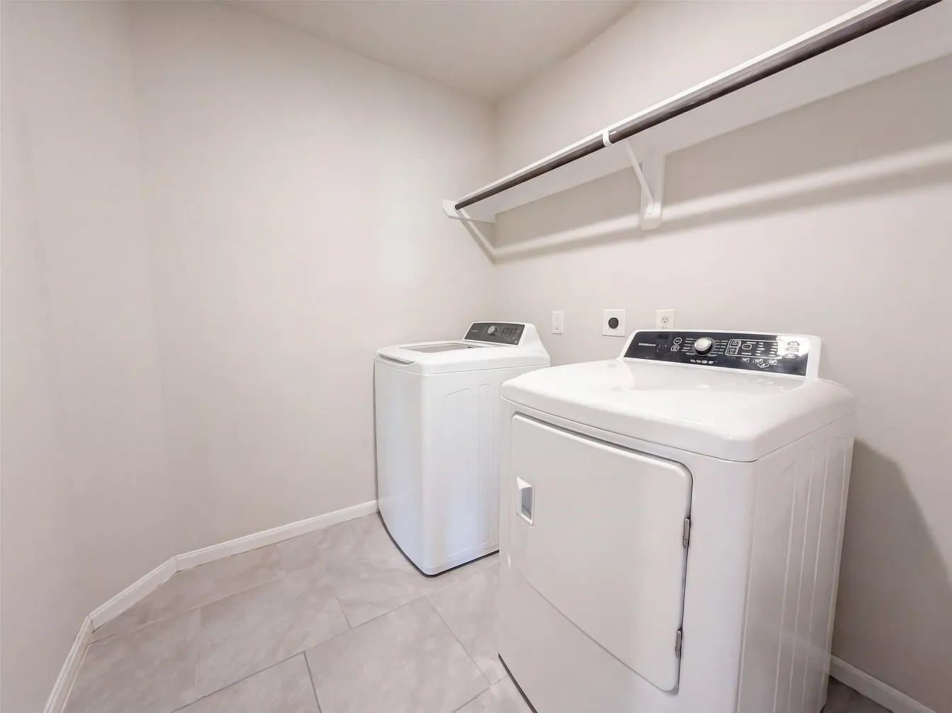 Rosharon House: 8318 Oakleaf Meadow Ct,