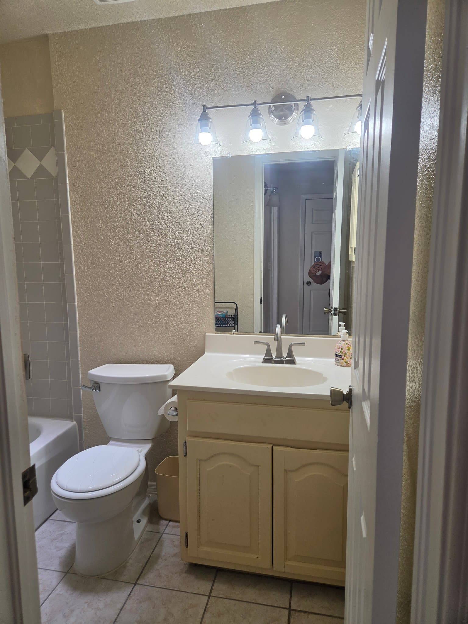 El Paso Single Room: 2429 Alan Duncan Lane
