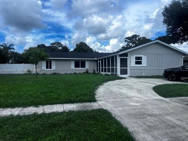 Royal Palm Beach House: 100 Prado st