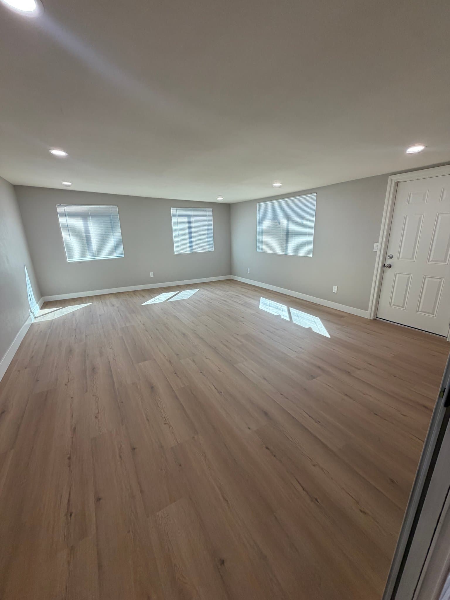 San Diego House: 1383 Wystone Dr.