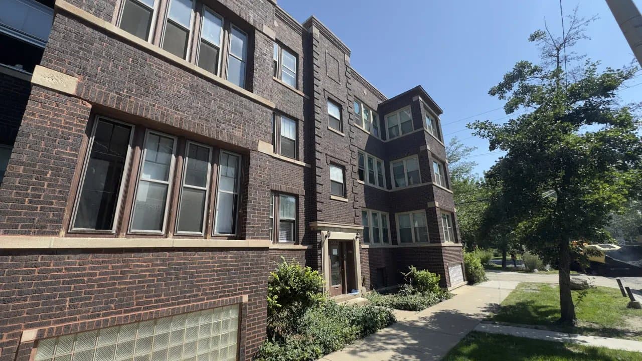 Chicago Apartment: 4763 North Manor Avenue #1 Chicago, IL 60625
