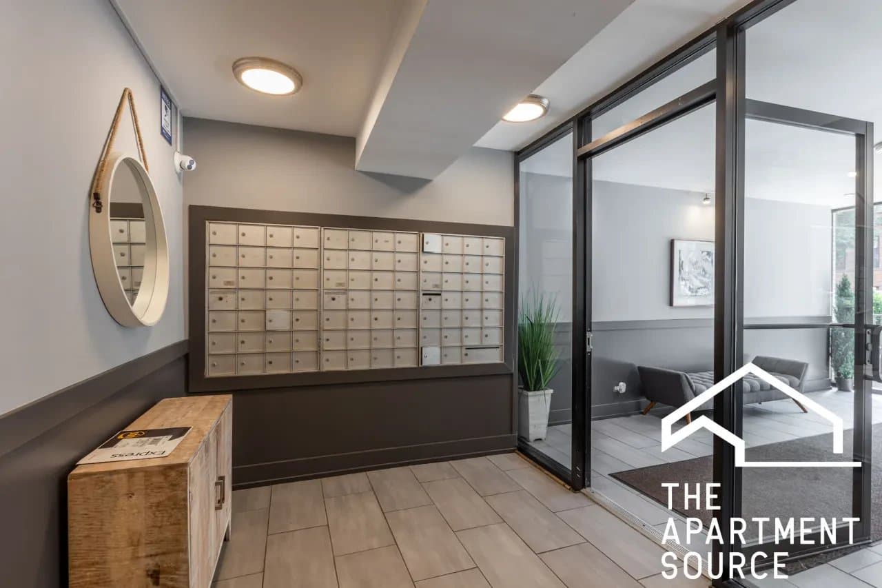 Chicago Apartment: 530 West Surf Street #314 Chicago, IL 60657