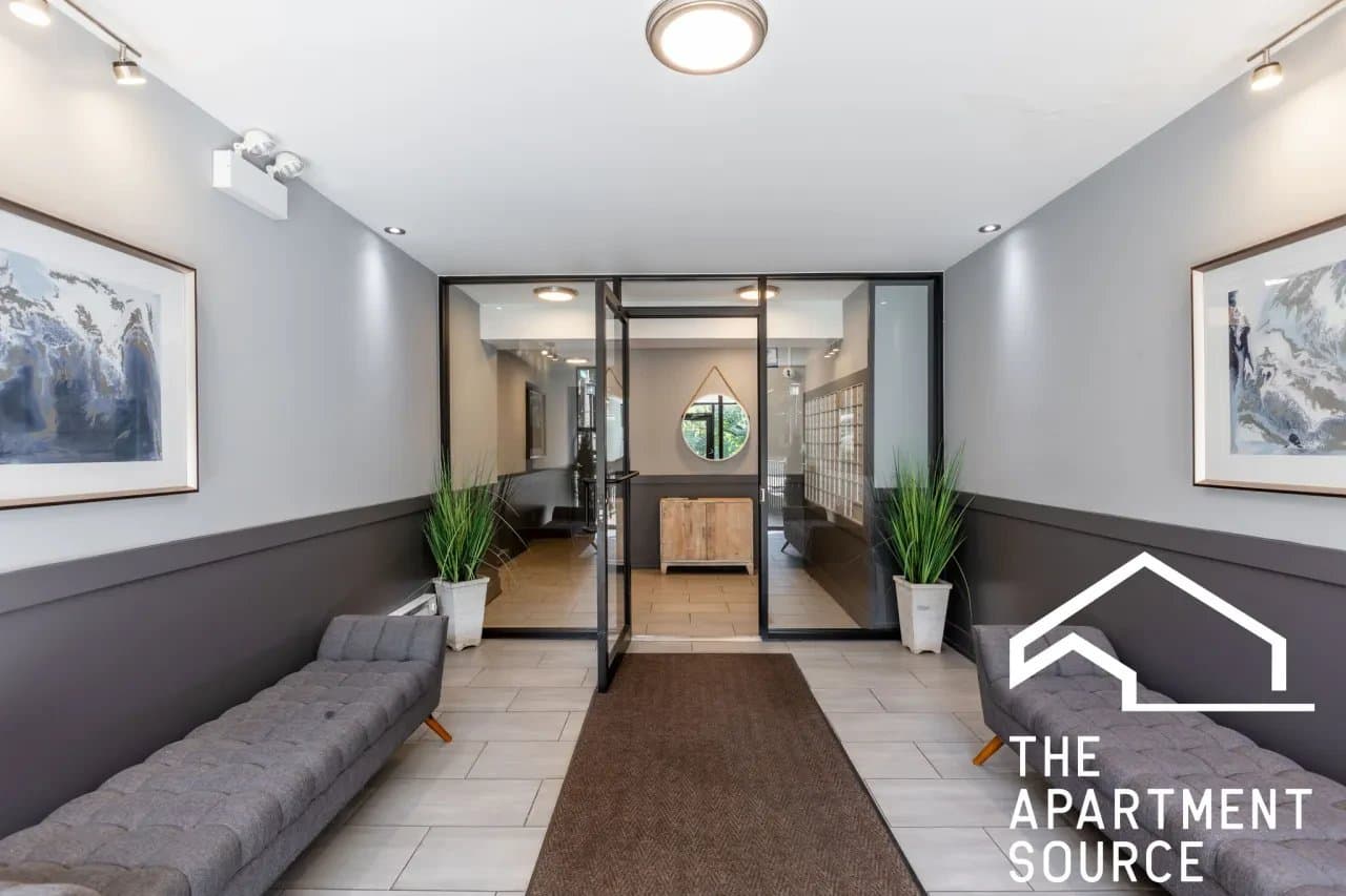 Chicago Apartment: 530 West Surf Street #314 Chicago, IL 60657