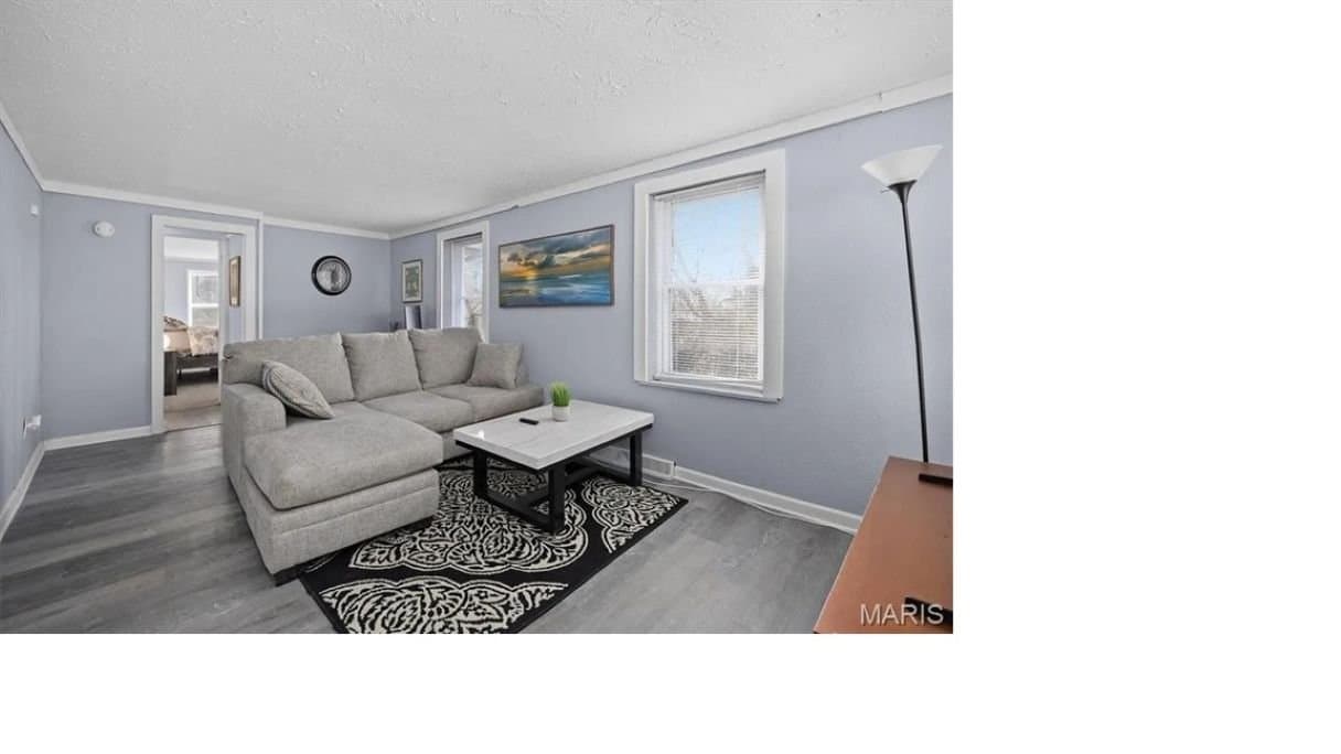 Belleville House: 226 n 8th st