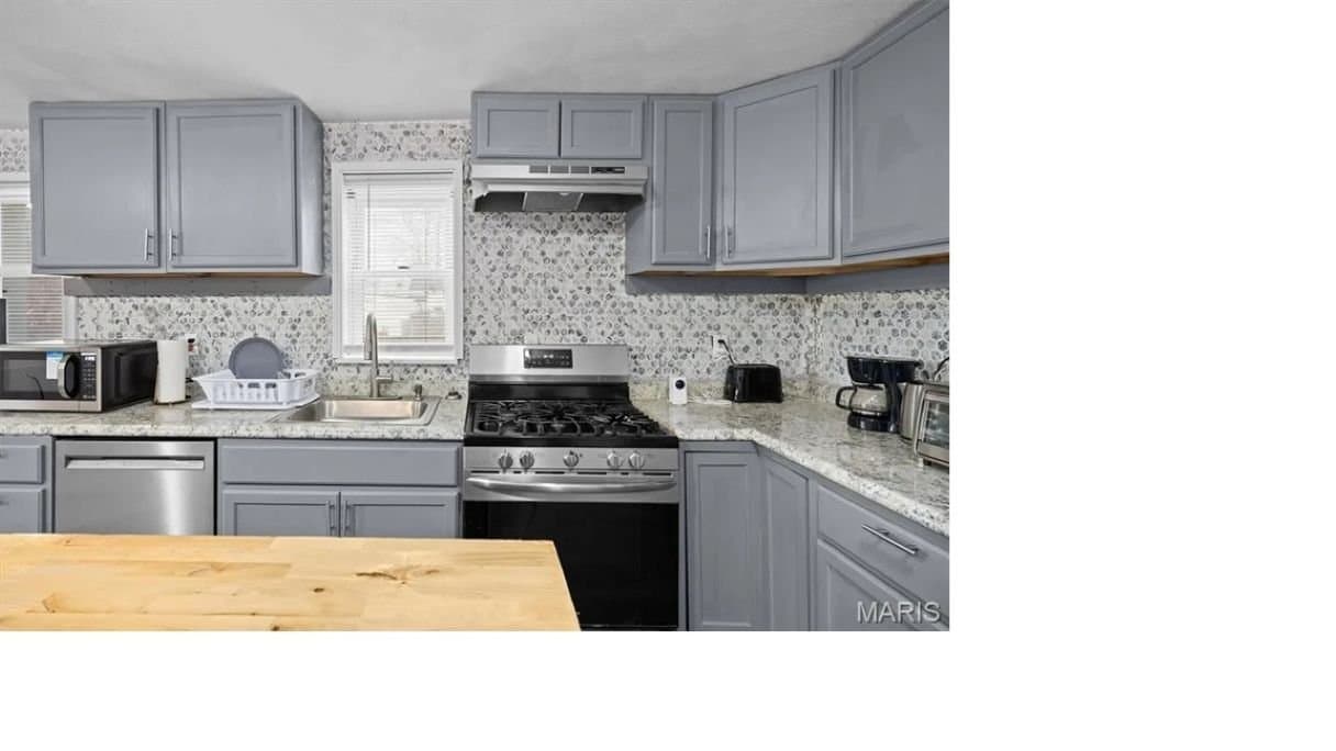 Belleville House: 226 n 8th st