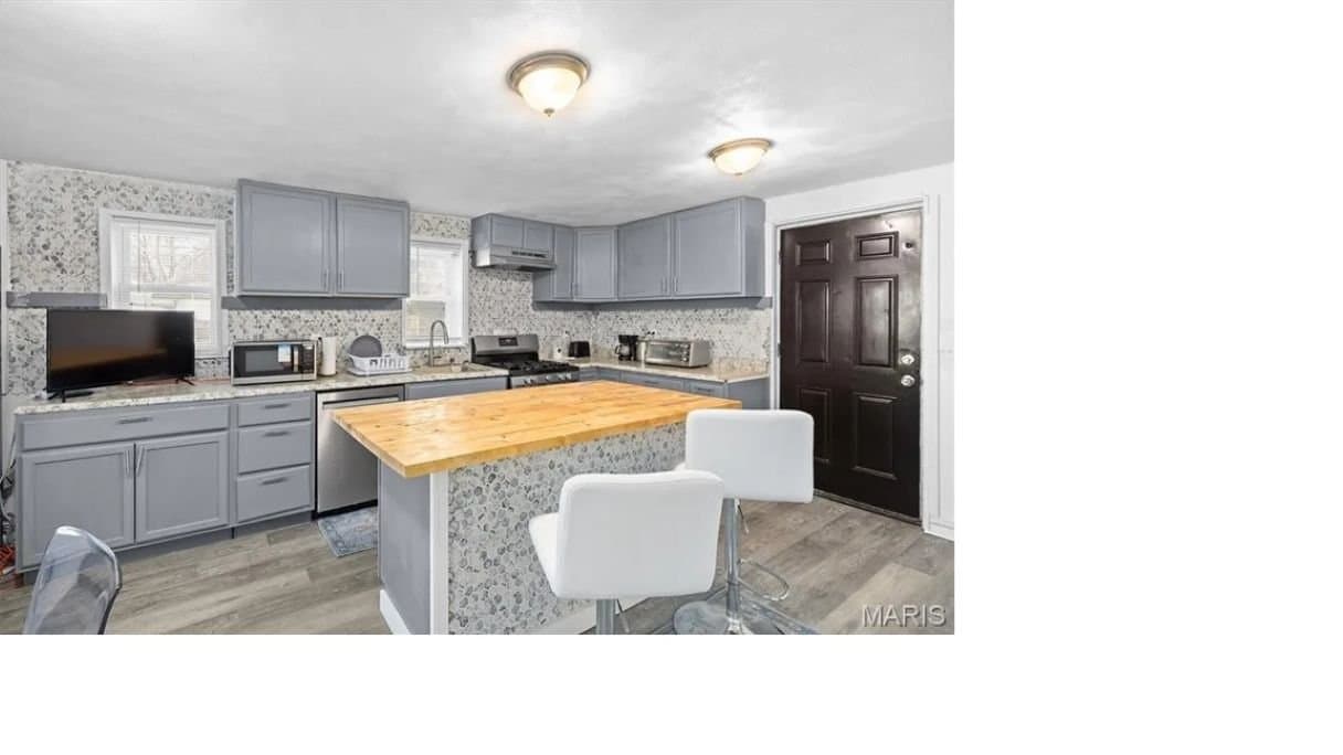 Belleville House: 226 n 8th st