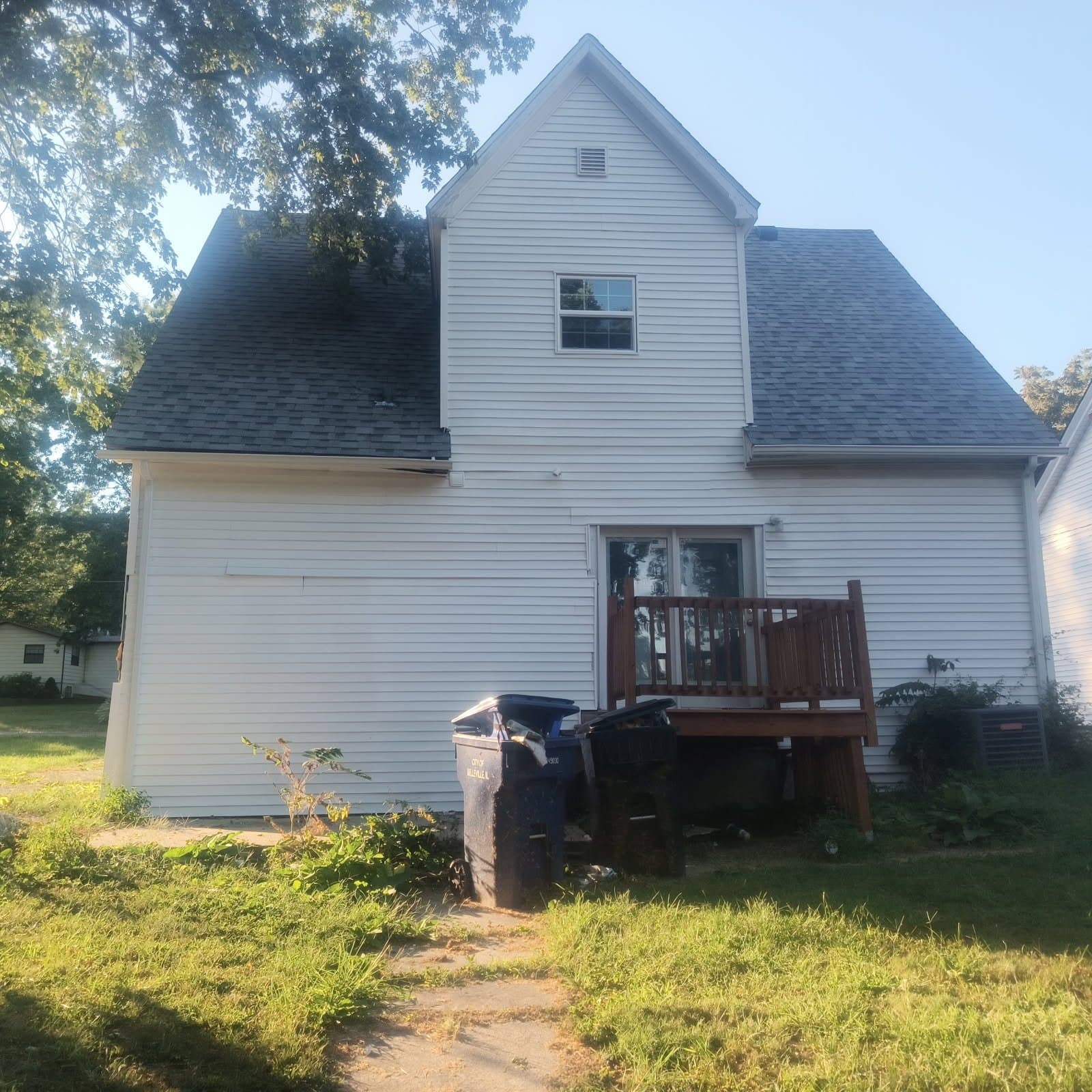 Belleville House: 610 E Monroe St