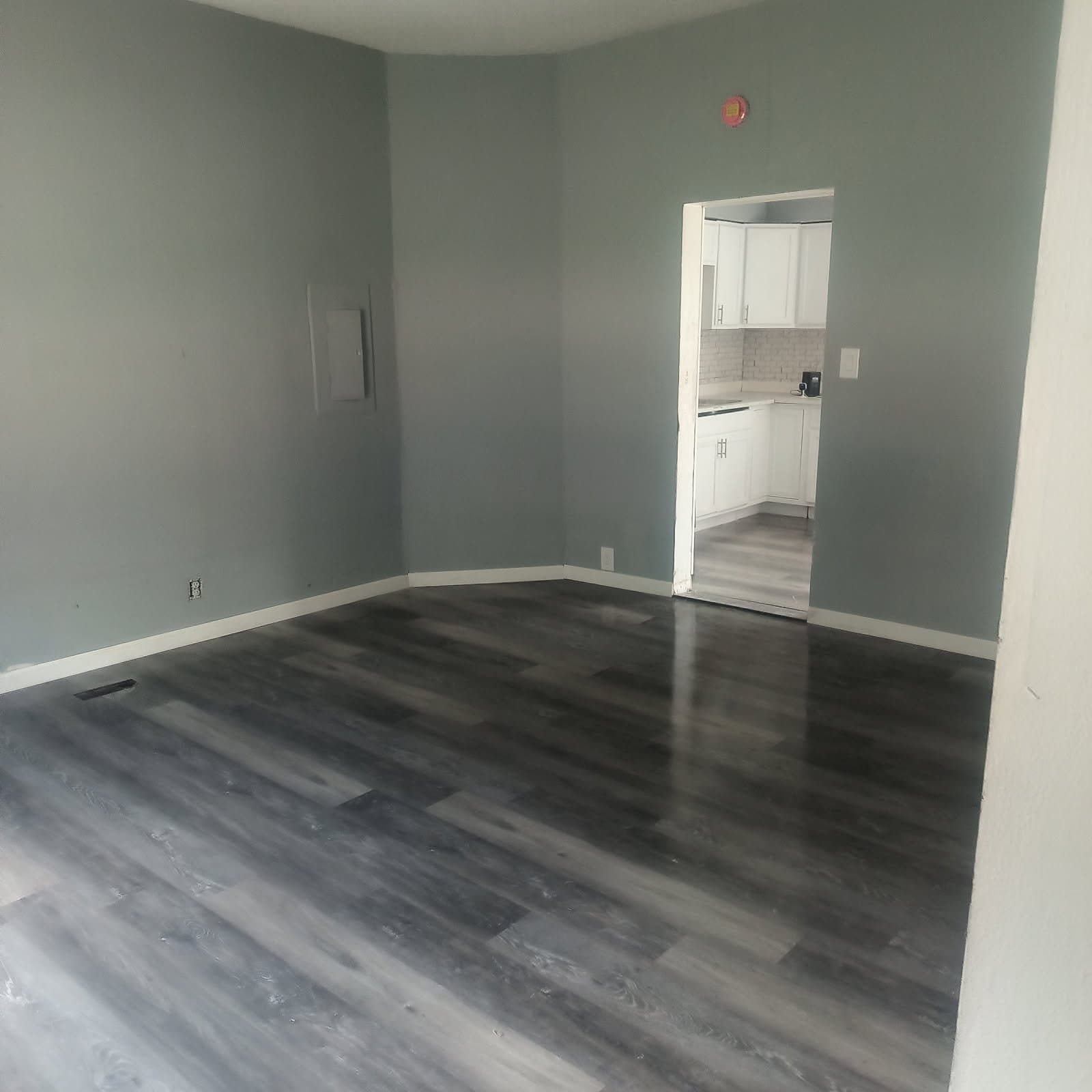 Belleville House: 610 E Monroe St