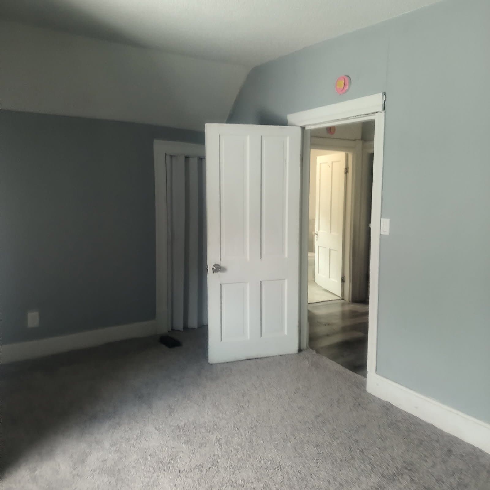 Belleville House: 610 E Monroe St