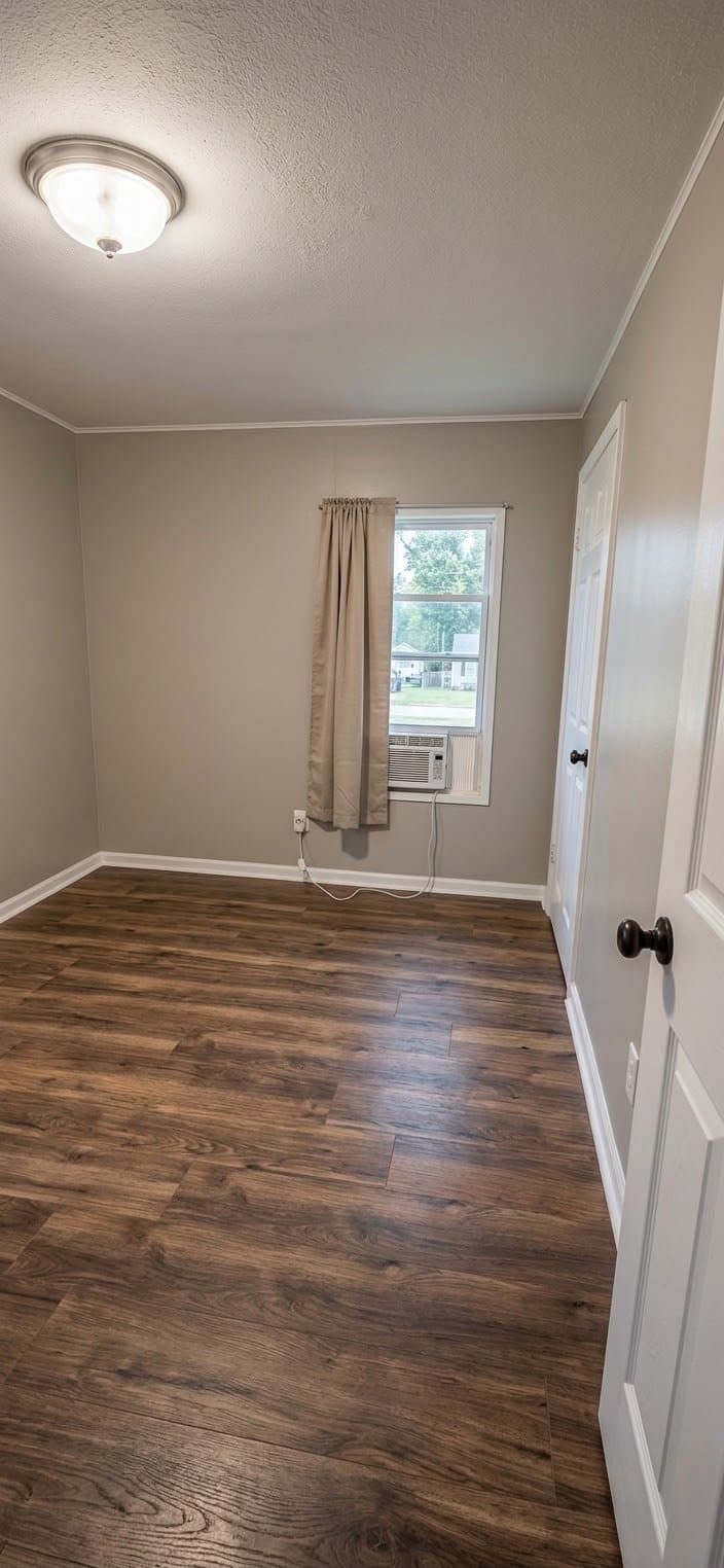 Mobile House: 1421 Cody Rd N