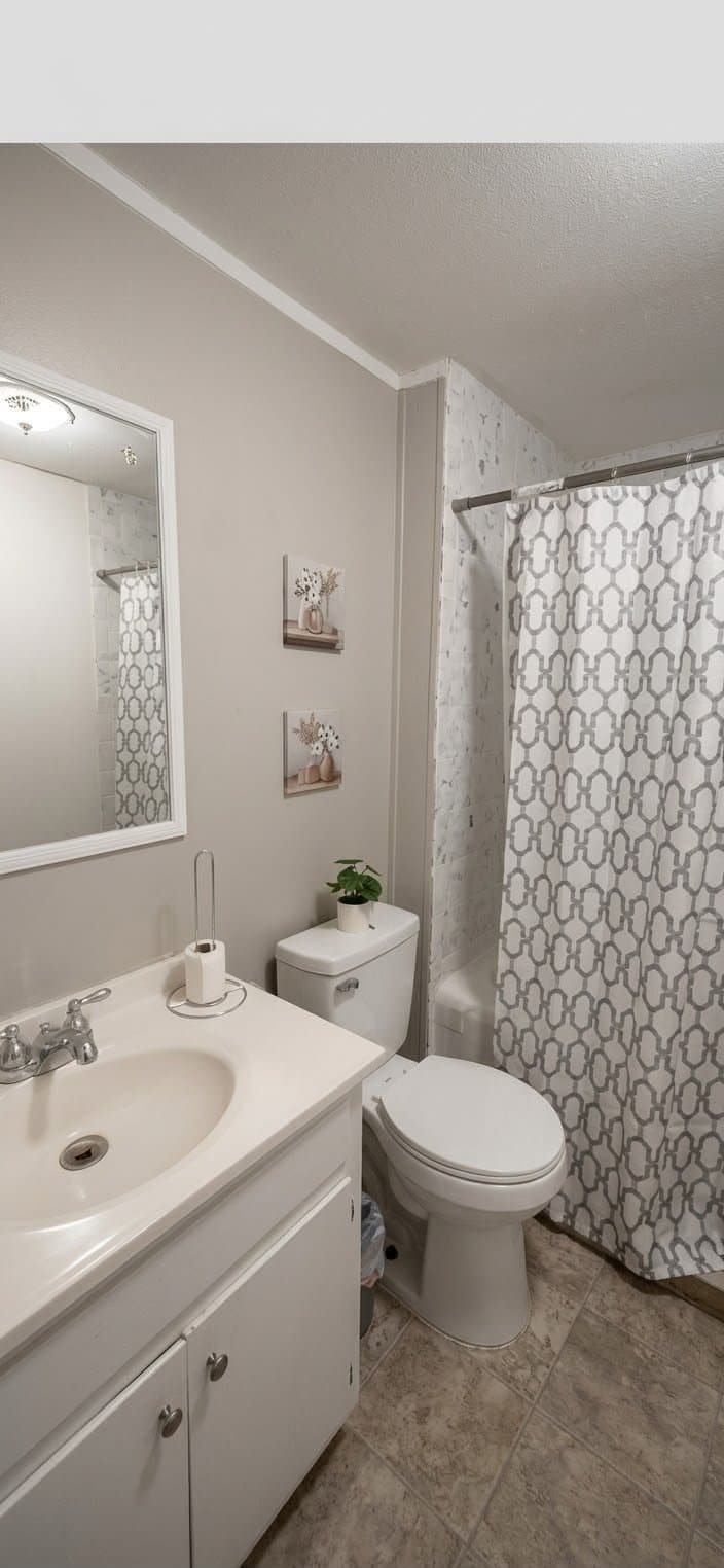 Mobile House: 1421 Cody Rd N