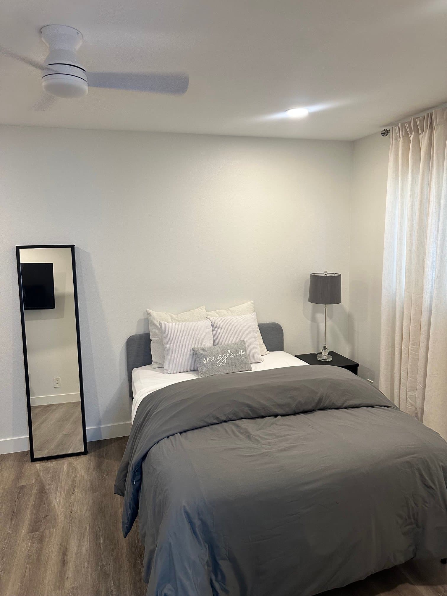 Santa Ana Single Room: 3010 S Pacific Ave