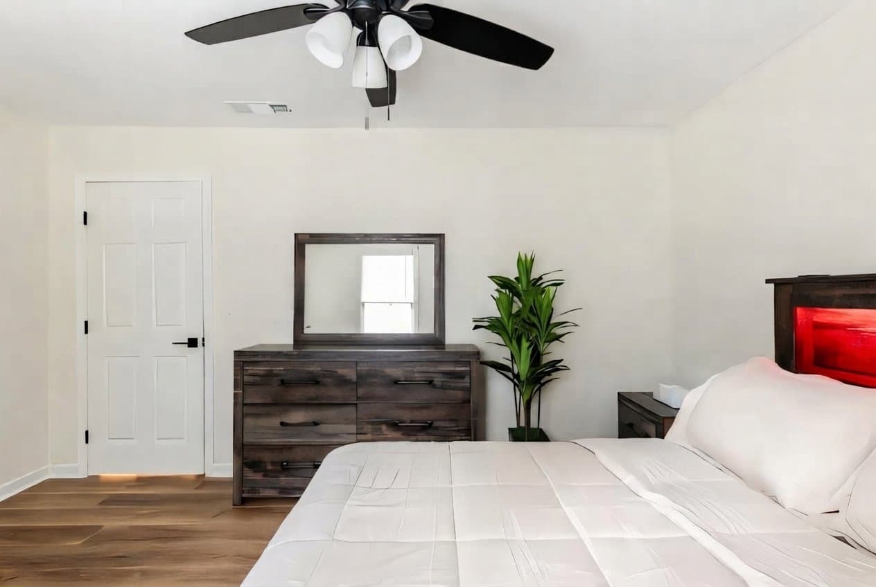 Atlanta House: 948 Byron Dr SW