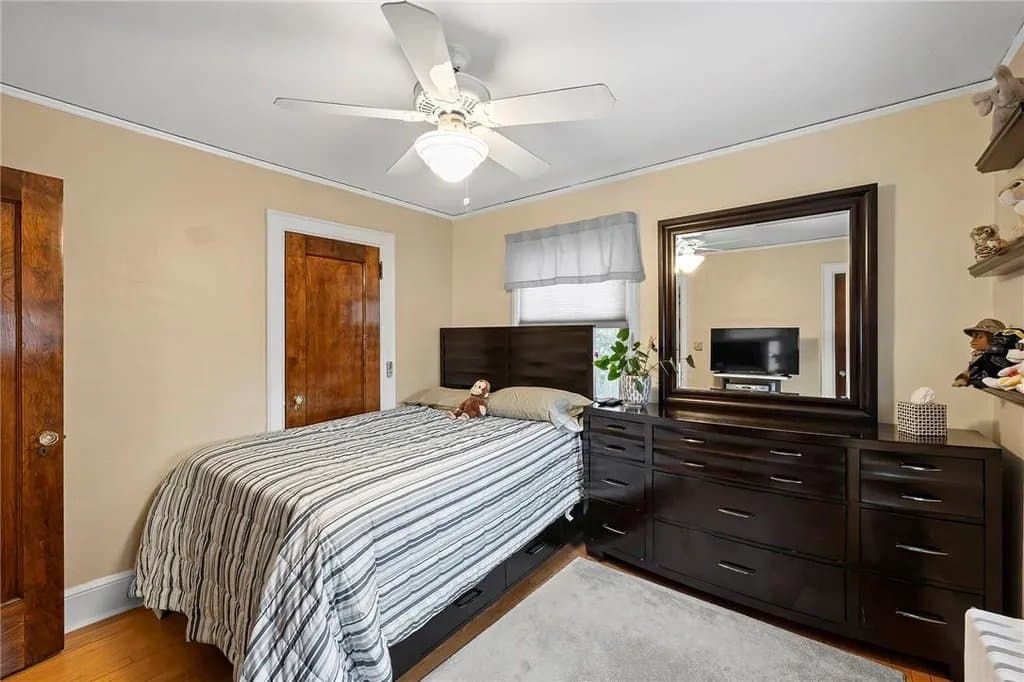 New Rochelle House: 6 Erroll Pl