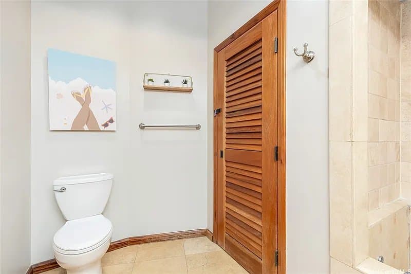 Honolulu Apartment: 2045 Kalakaua Ave