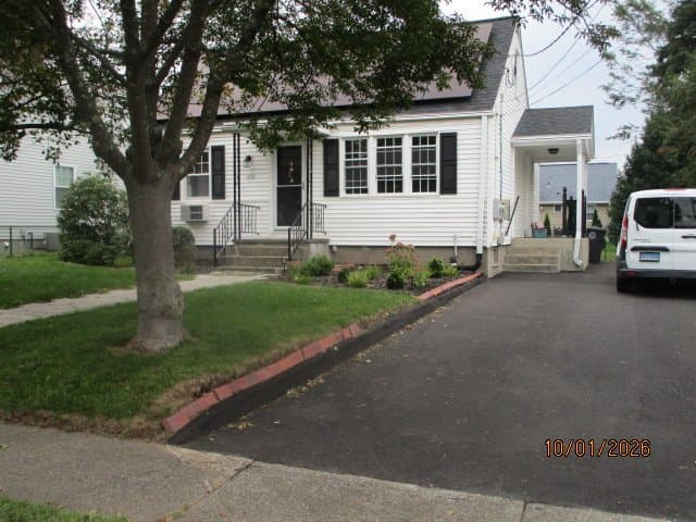 Milford House: 170 Robert Treat Pkwy