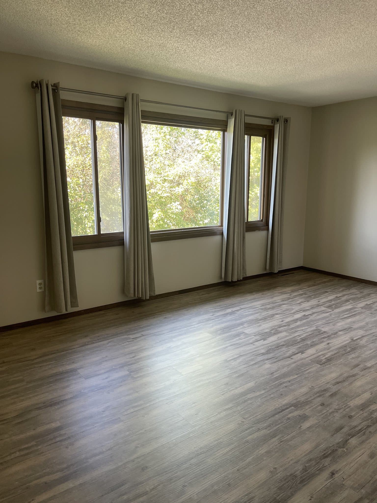 Chaska House: 293 Cardinal Ct
