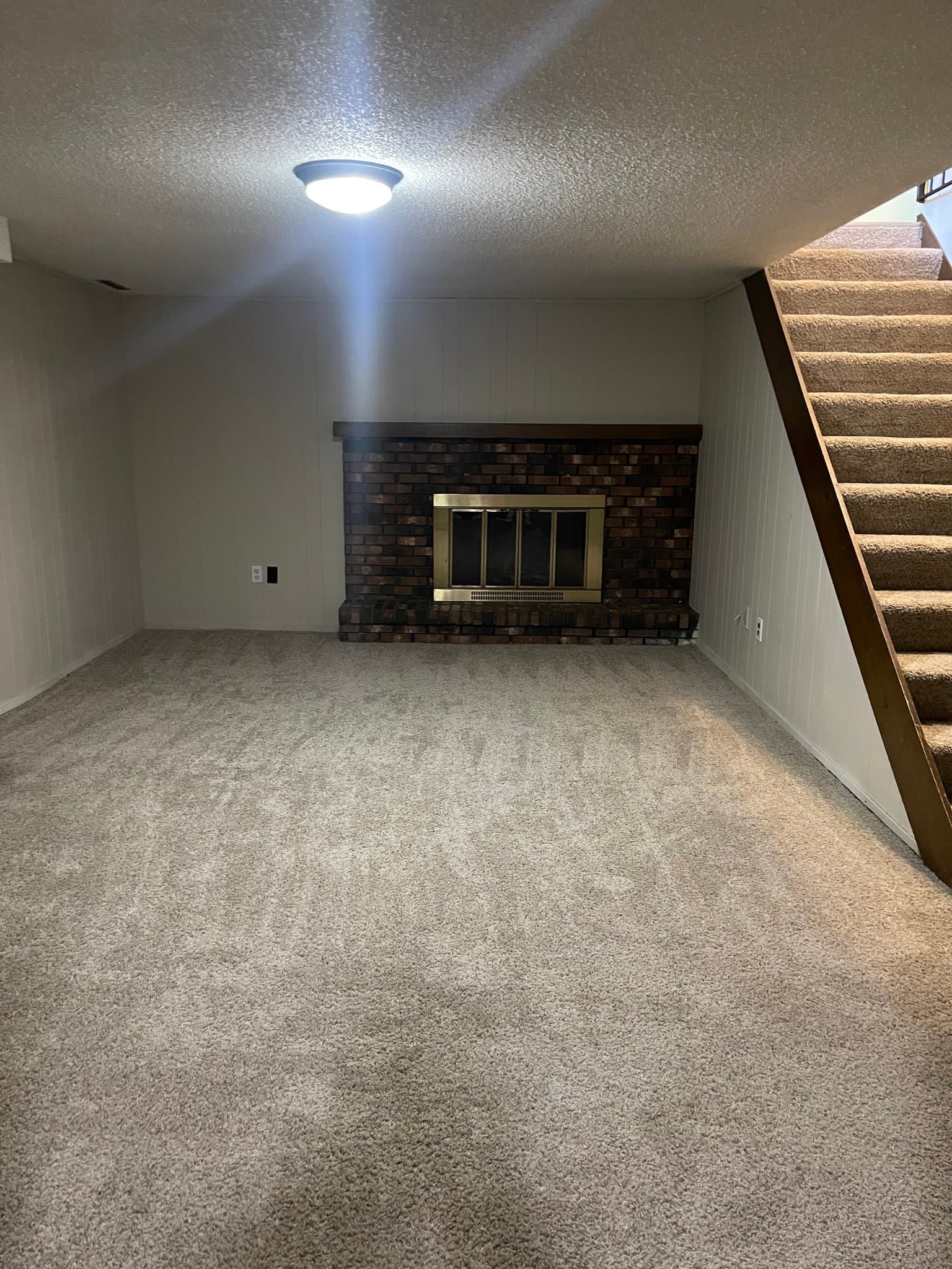 Chaska House: 293 Cardinal Ct
