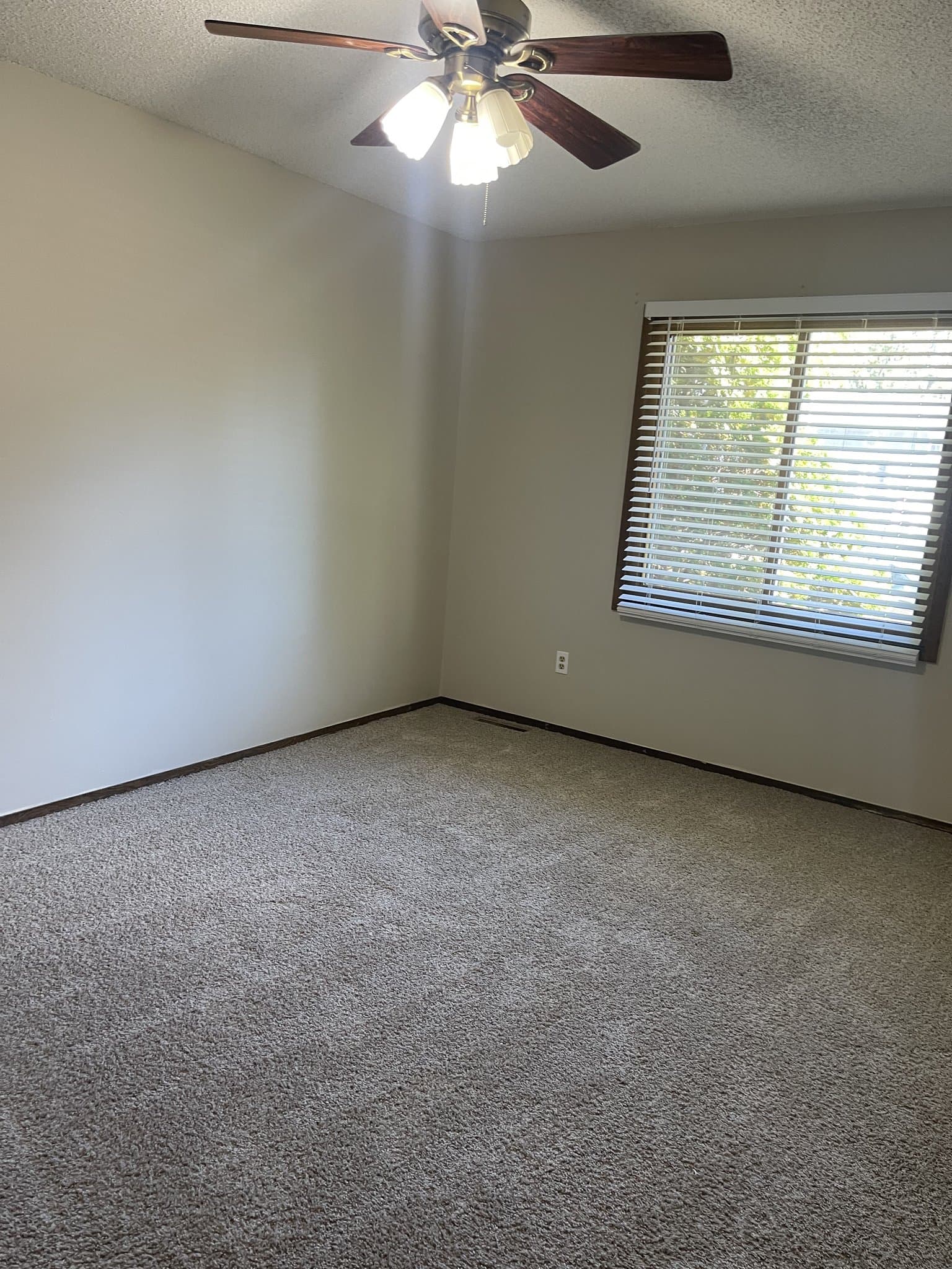 Chaska House: 293 Cardinal Ct
