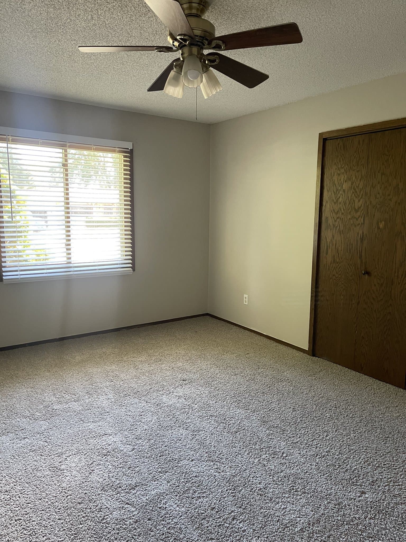 Chaska House: 293 Cardinal Ct