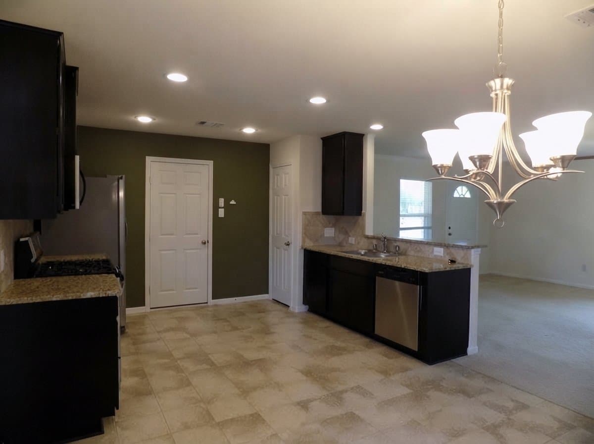 Houston House: 2111 Denridge Dr