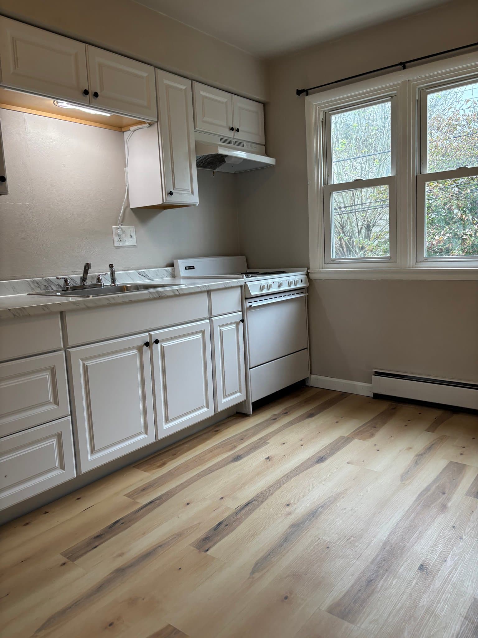 New Brighton Apartment: 528 4th Ave, Apt 3