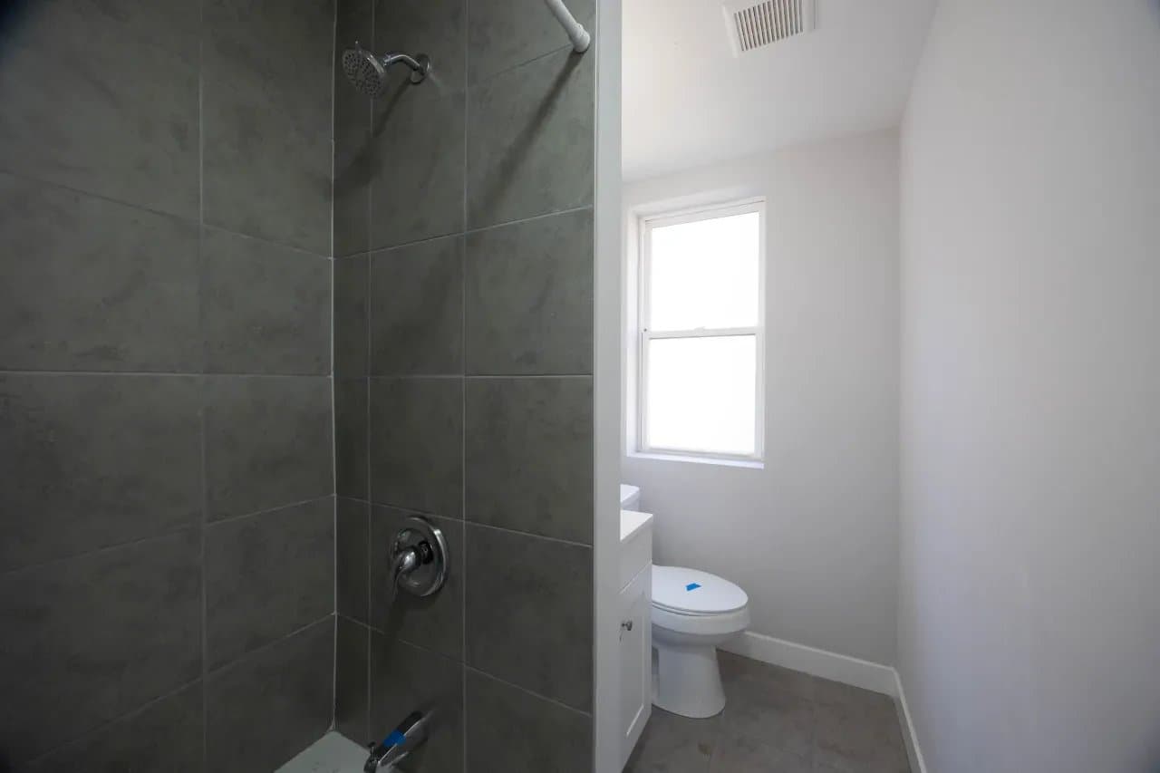 Chicago Apartment: 5235 West Lake Street #3A Chicago, IL 60644