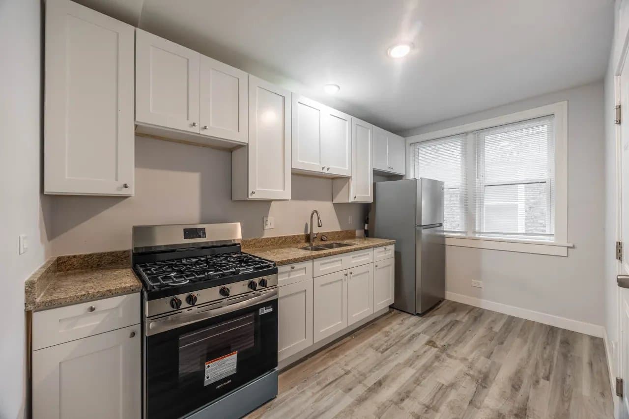 Chicago Apartment: 5235 West Lake Street #3A Chicago, IL 60644