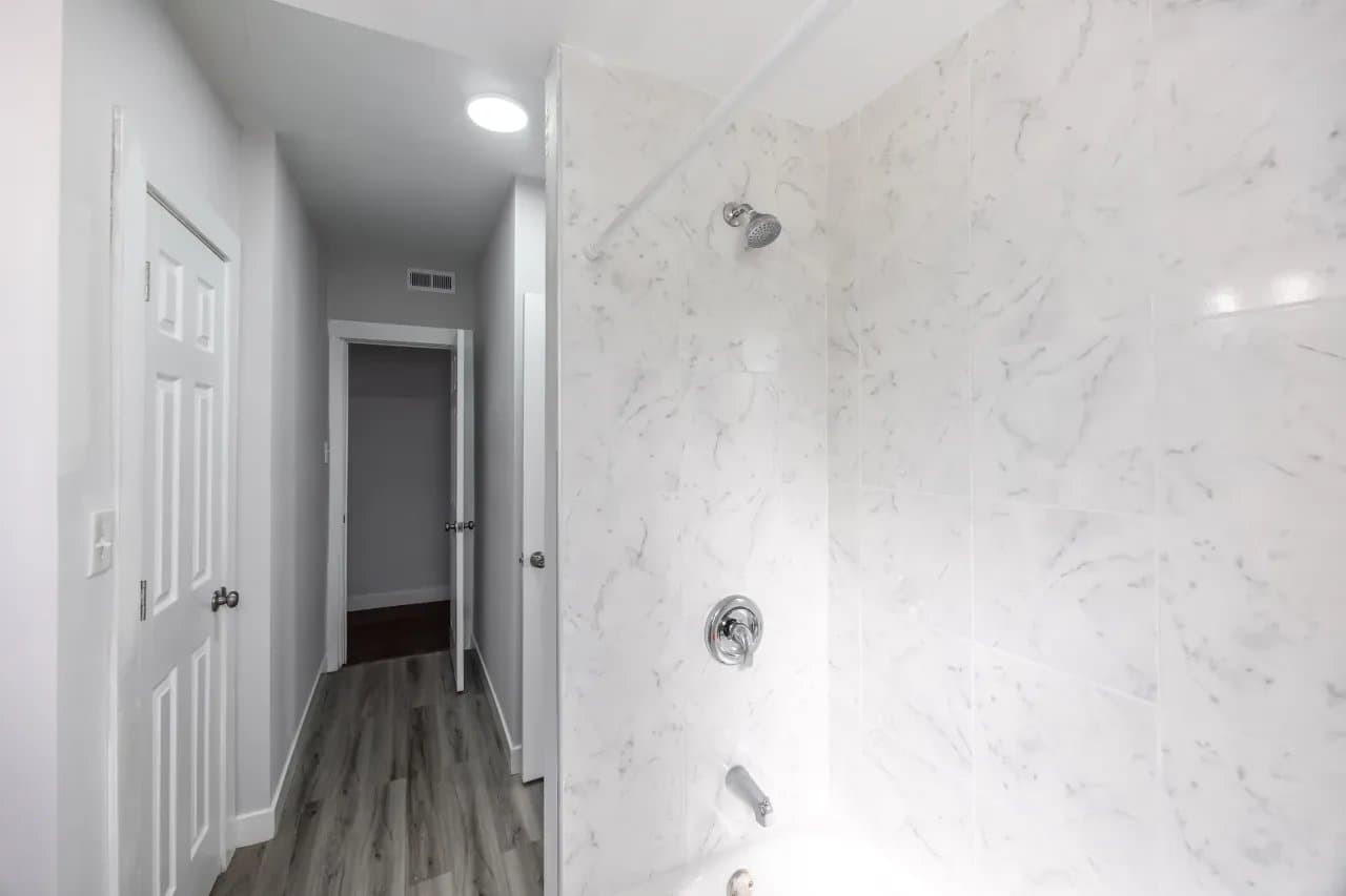 Chicago Apartment: 5235 West Lake Street #3A Chicago, IL 60644