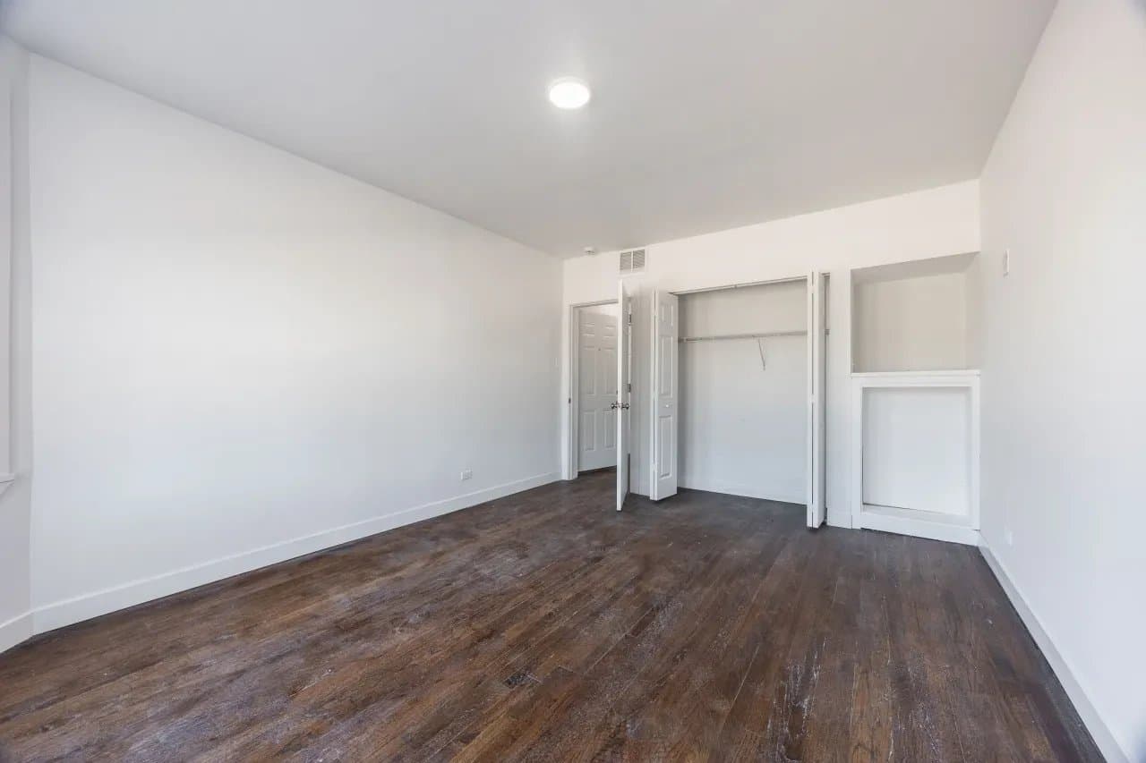 Chicago Apartment: 5235 West Lake Street #1B Chicago, IL 60644