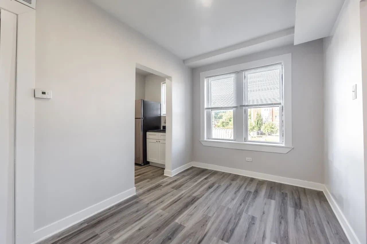 Chicago Apartment: 5235 West Lake Street #2B Chicago, IL 60644