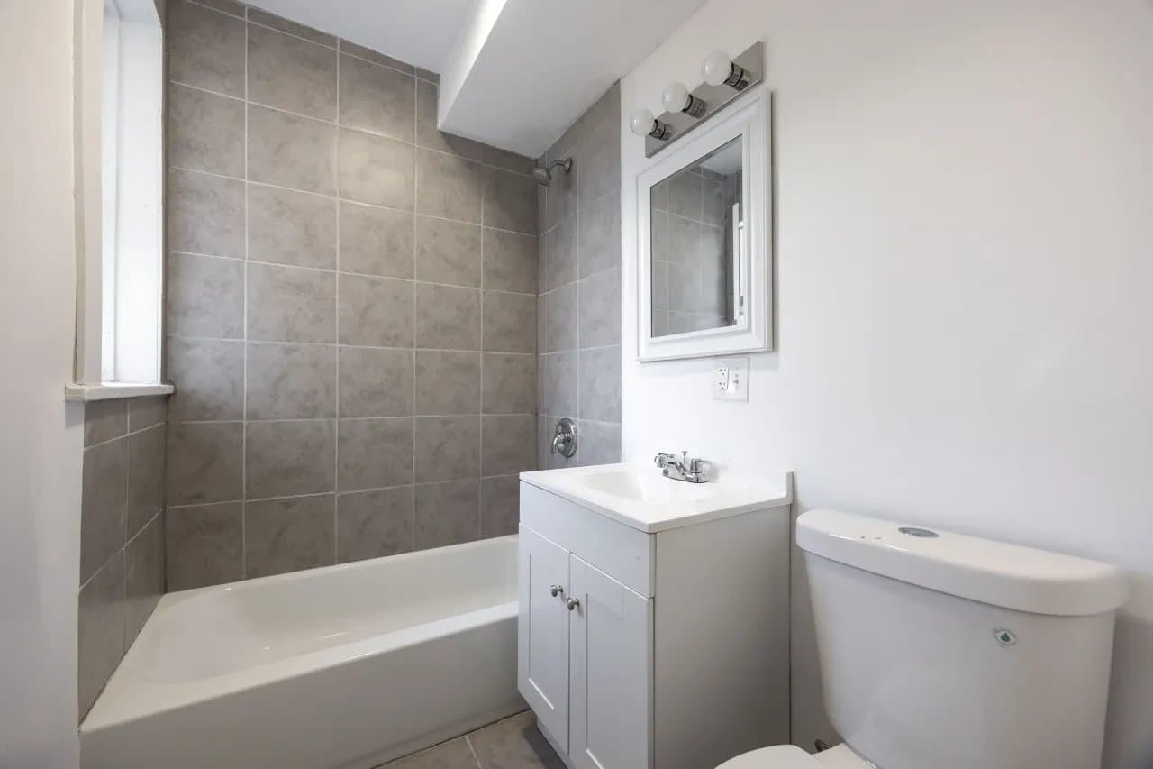 Chicago Apartment: 5235 West Lake Street #3B Chicago, IL 60644