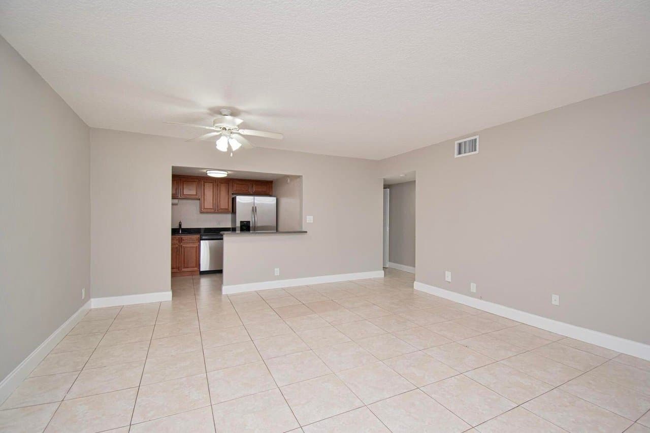 Deerfield Beach Condo: 770 SE 2nd Ave
