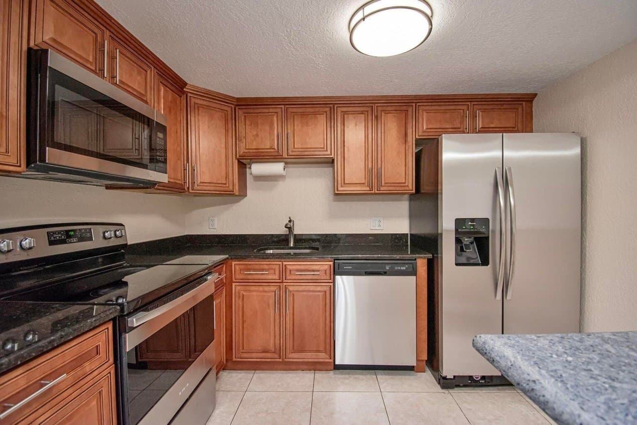 Deerfield Beach Condo: 770 SE 2nd Ave