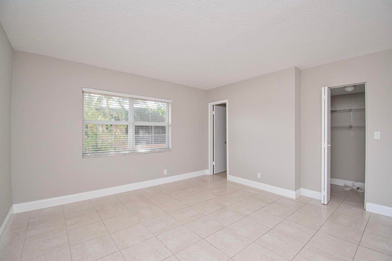 Deerfield Beach Condo: 770 SE 2nd Ave