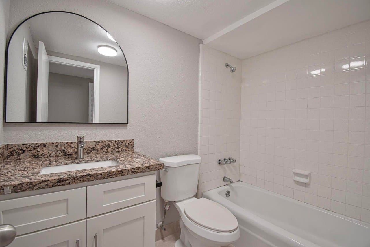 Deerfield Beach Condo: 770 SE 2nd Ave