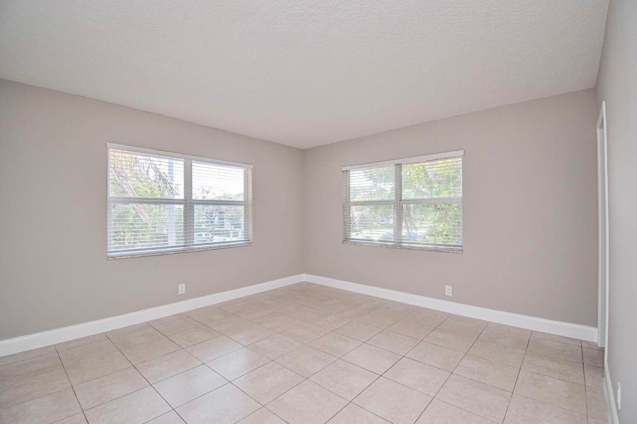 Deerfield Beach Condo: 770 SE 2nd Ave