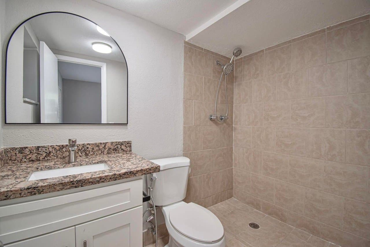 Deerfield Beach Condo: 770 SE 2nd Ave