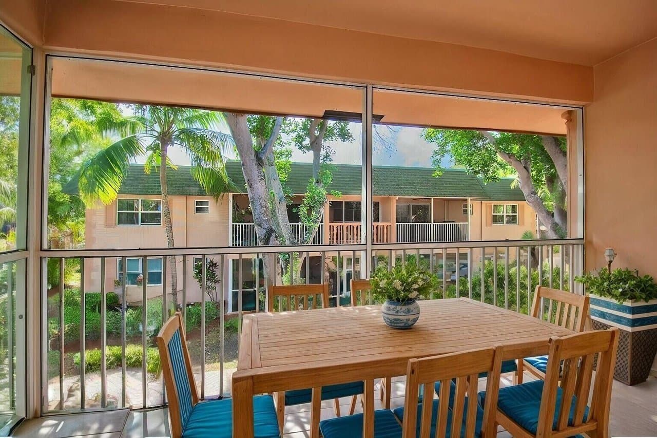 Deerfield Beach Condo: 770 SE 2nd Ave