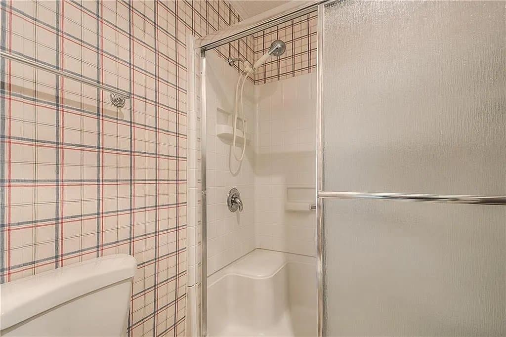Carrollton House: 2219 Benbrook Dr
