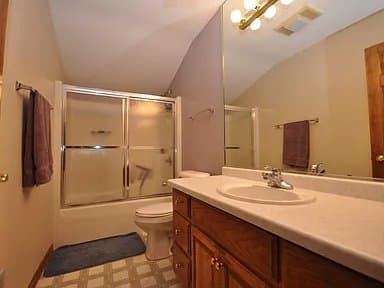 West Bend House: 5525 Bauers Drive