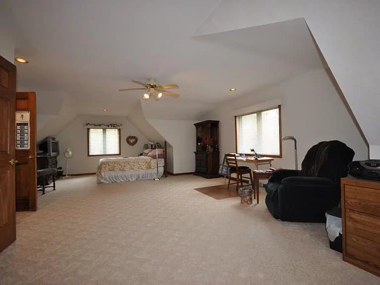 West Bend House: 5525 Bauers Drive