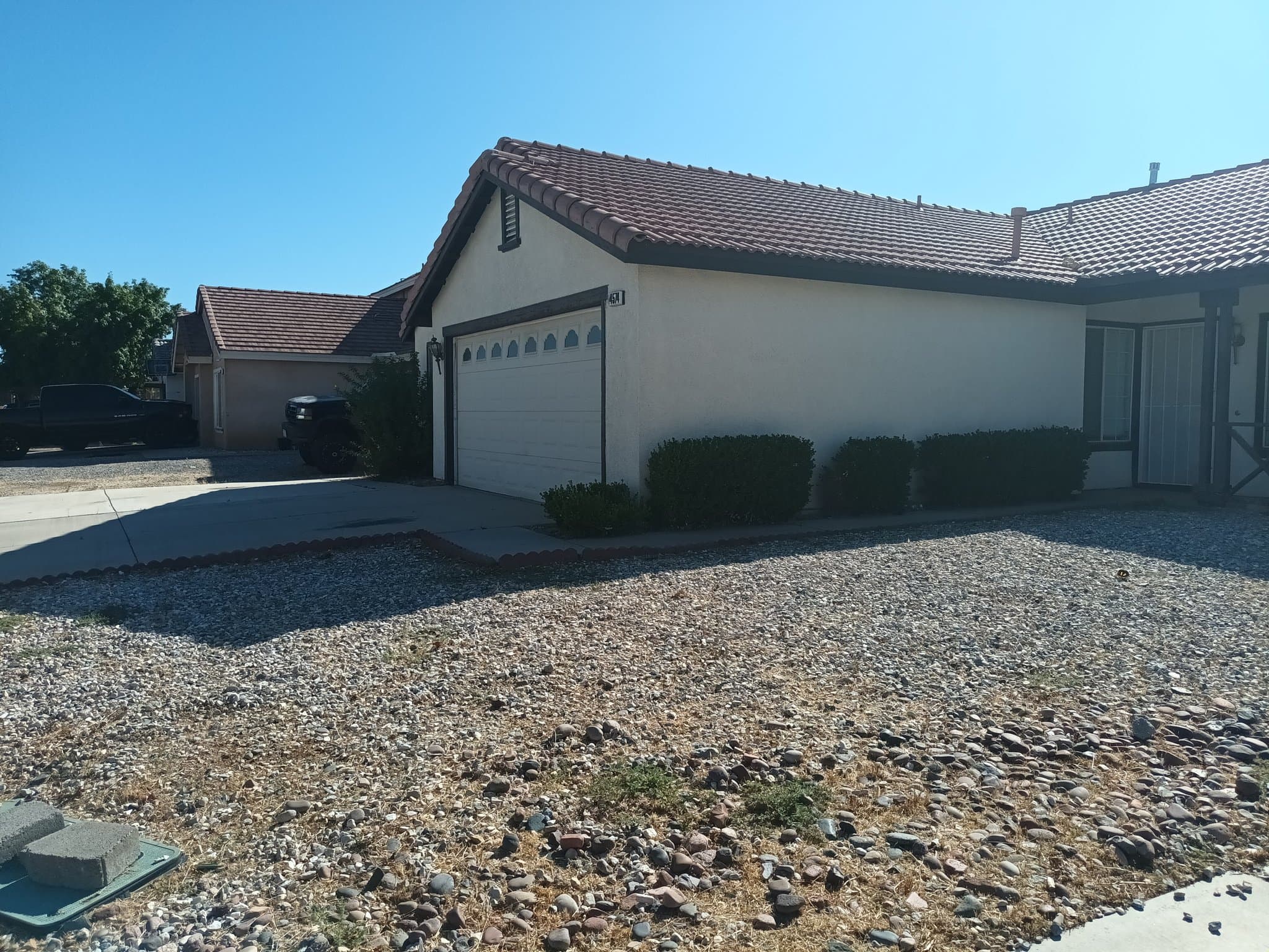 Adelanto House: 14574 Monterey Place