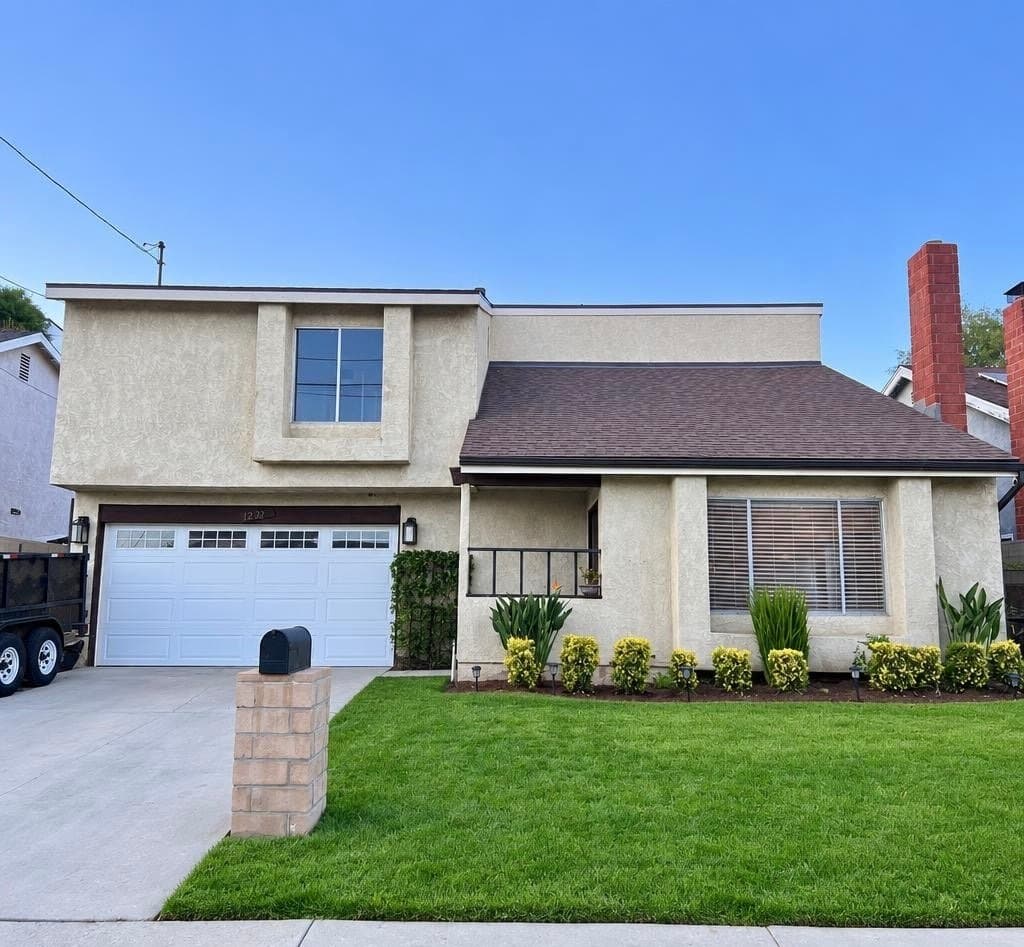 Hansen Hills House: 12525 Chanute St